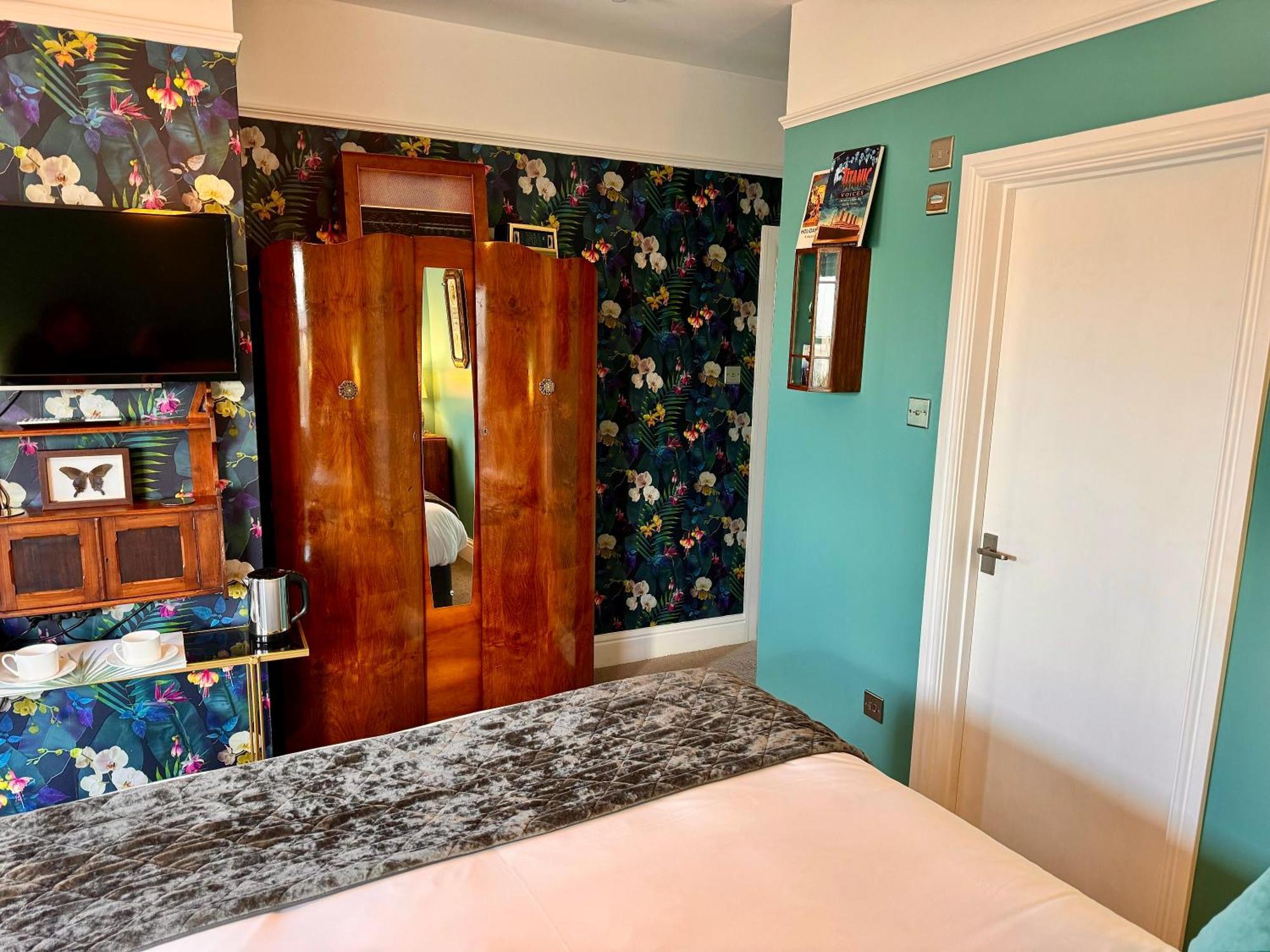 ソルカム Brightham House - Exclusively For Adults Bed & Breakfast エクステリア 写真