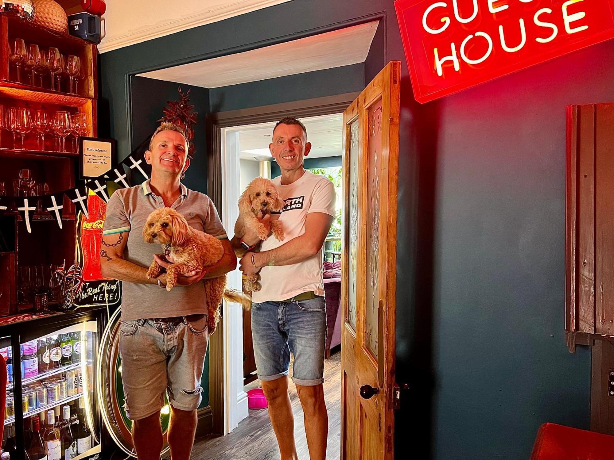ソルカム Brightham House - Exclusively For Adults Bed & Breakfast エクステリア 写真